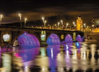 Une ville qui brille désormais de 1 000 feux… même sous ses ponts.