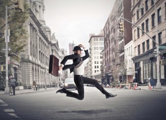 « Déléguer ? Pfff... Une pratique réservée à ceux qui ne savent pas courir entre leurs différentes boutiques ! »