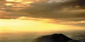 Un volcan s’éteint, une franchise se crée...