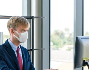 Masques en entreprise : lesquels, comment se les procurer, les fabriquer